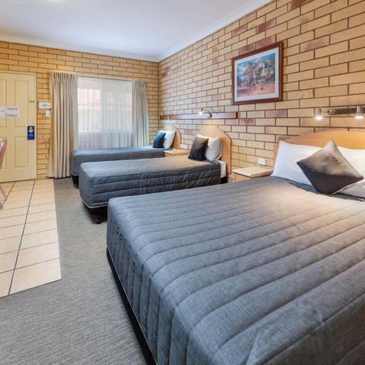Roma Mid Town Motor Inn エクステリア 写真